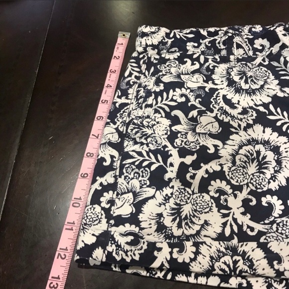 GAP Navy Blue and White Floral design Shorts - Picture 7 of 7